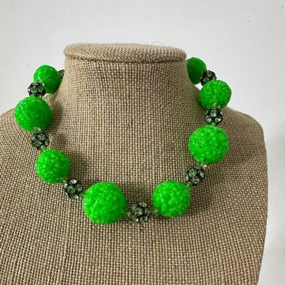 Vintage Rare Vendome Glowing Green Popcorn Bead Necklace And Earrings Set 1960s - Picture 5 of 9